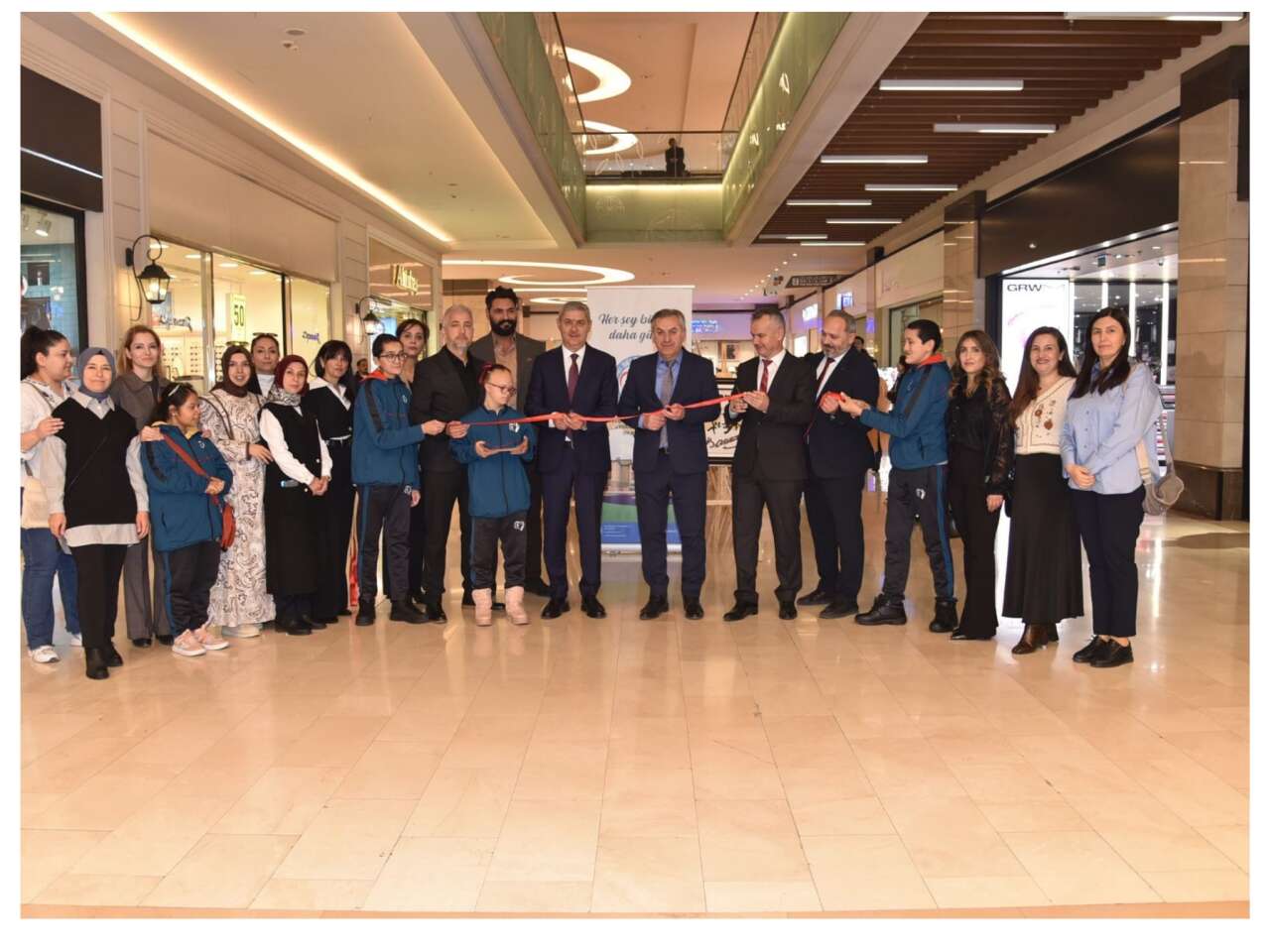 Konya’da özel çocukların hazırladığı eserler sergilenmeye başladı 1